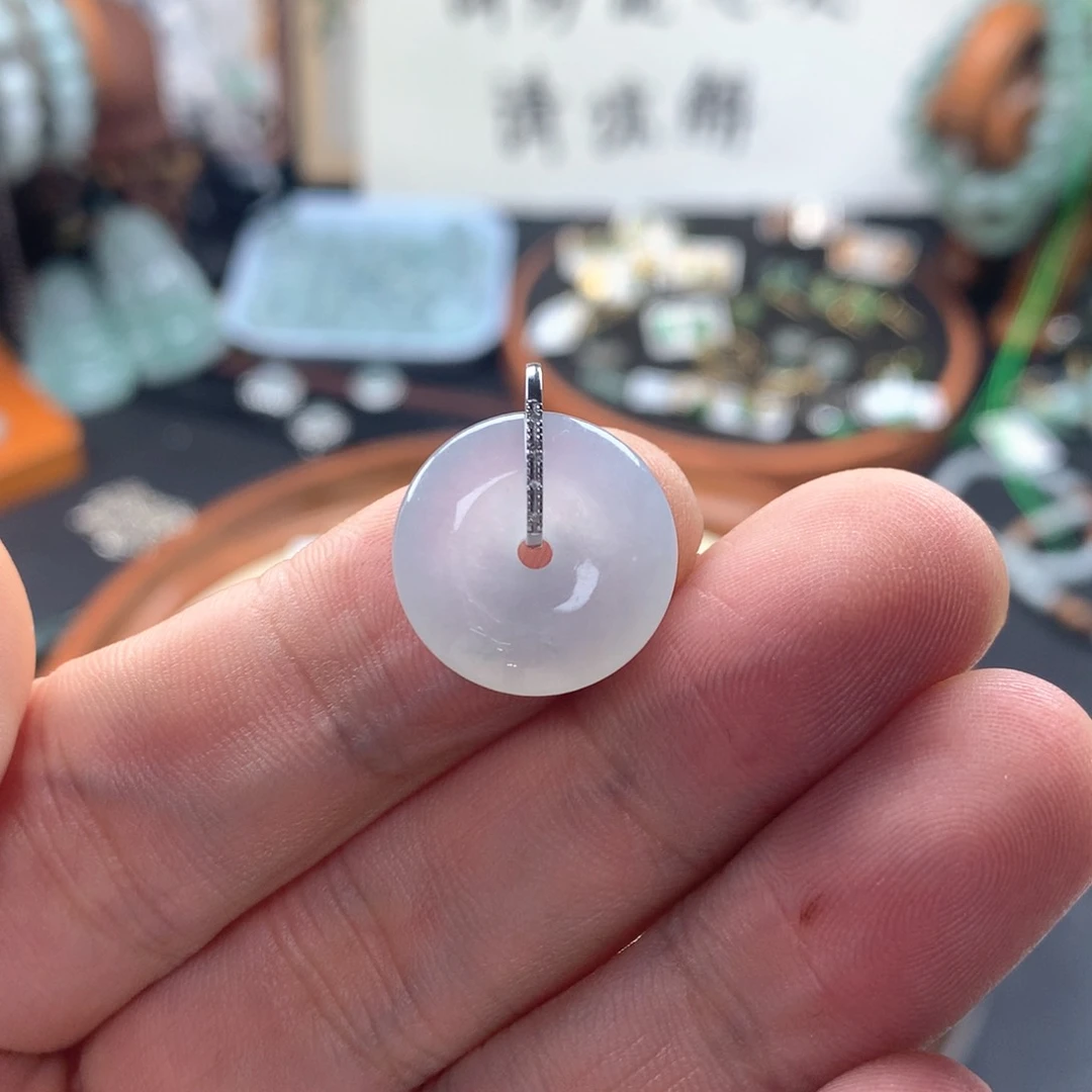 颈饰18K金镶嵌翡翠