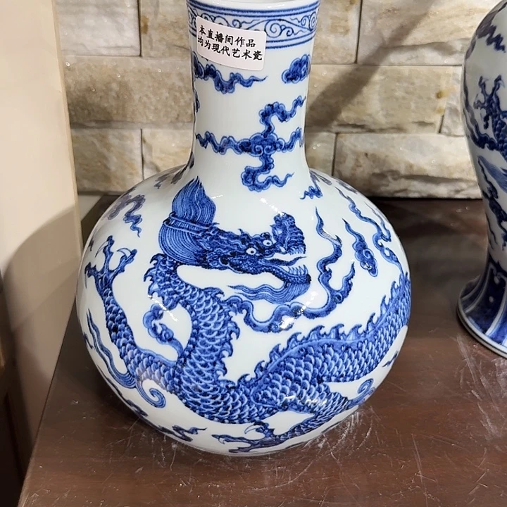 摆件宇泽堂龙纹天球瓶