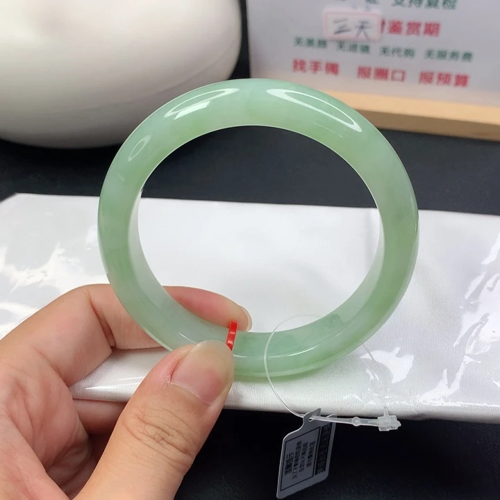 翡翠手镯未镶嵌6061