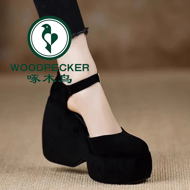 啄木鸟潮流手工女鞋12cm新款2025年优雅女凉鞋圆头坡跟高跟羊猄皮