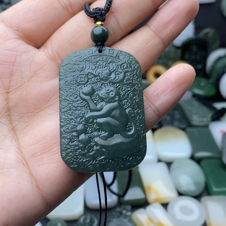 健***栈和田玉未镶嵌颈饰