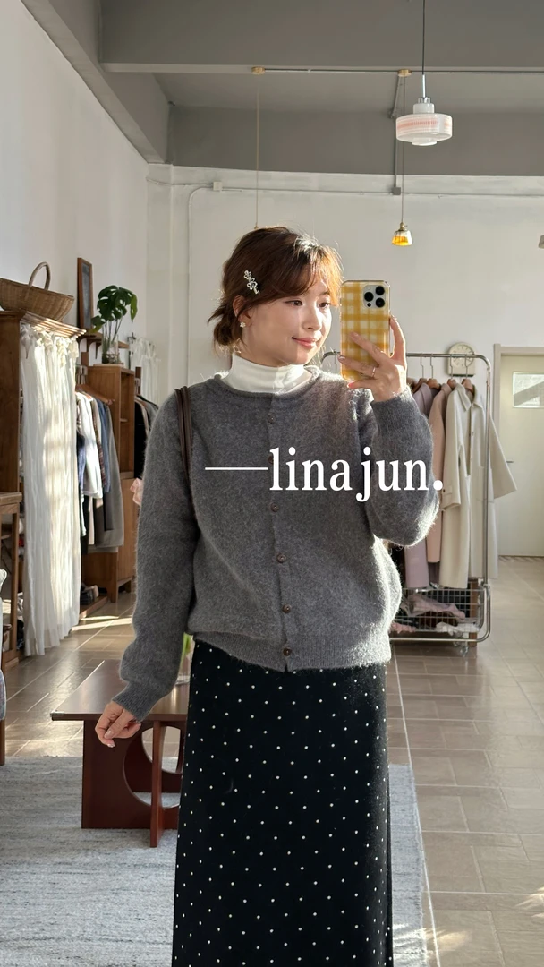 1.1《咸蛋黄》秋冬新款韩系百搭高级感浅灰色圆领软糯开衫毛衣