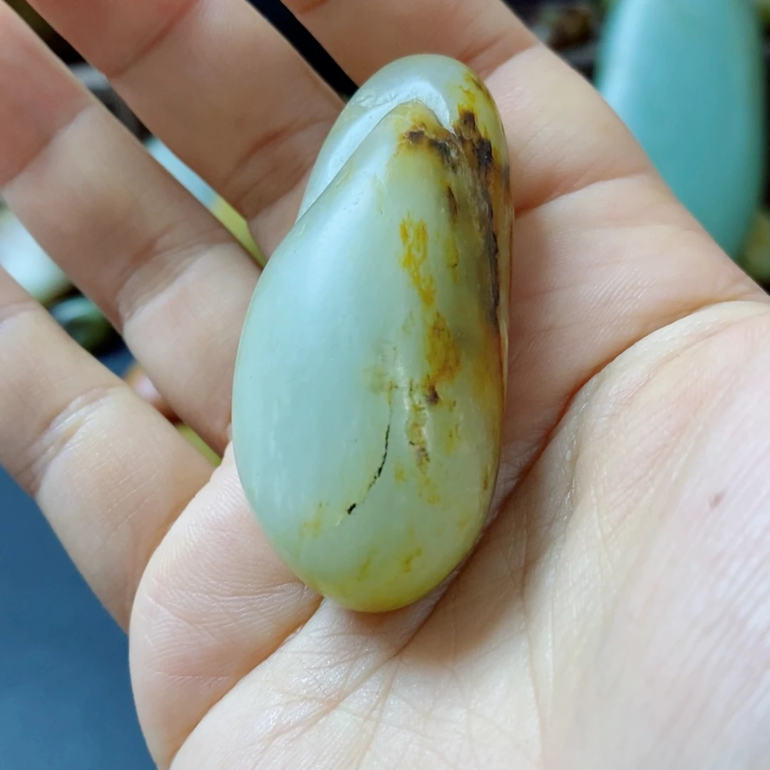 和田玉（糖玉）未镶嵌珠宝奇石
