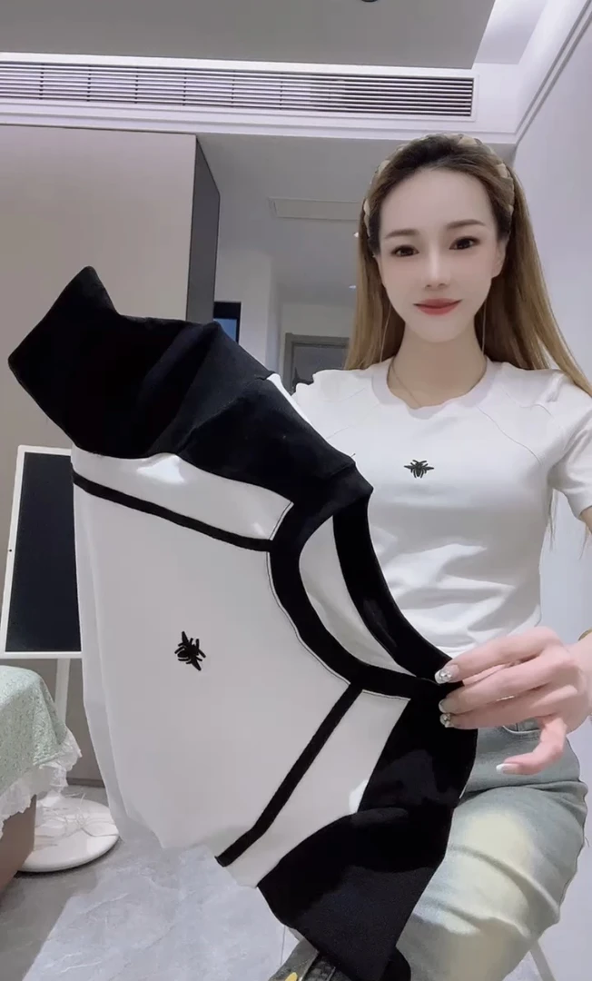欧洲站2025夏季新款小蜜蜂刺绣拼接短袖t恤女时尚洋气百搭上衣潮