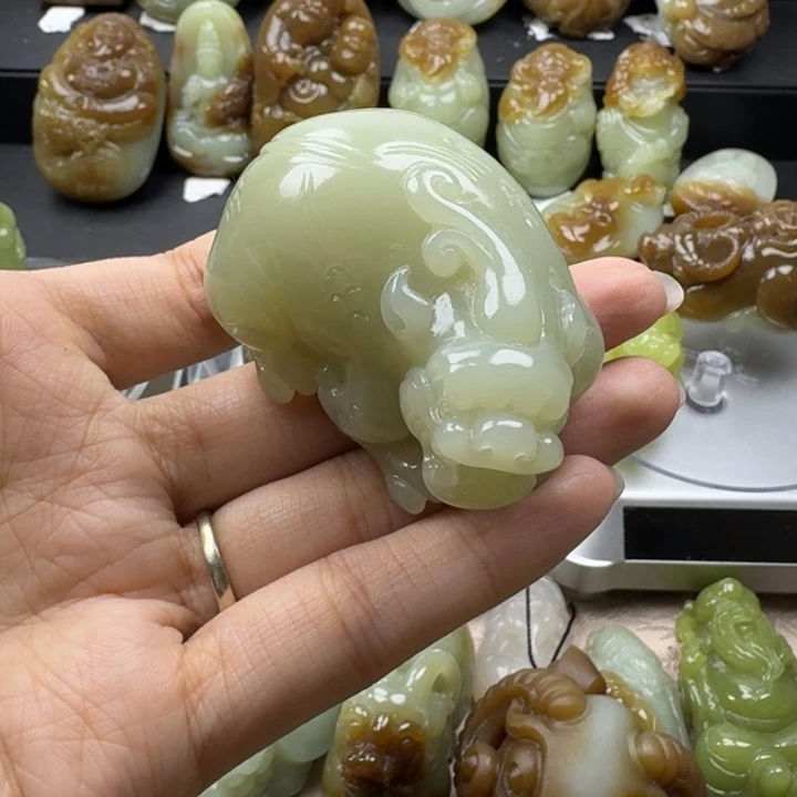 执***手和田玉未镶嵌把件