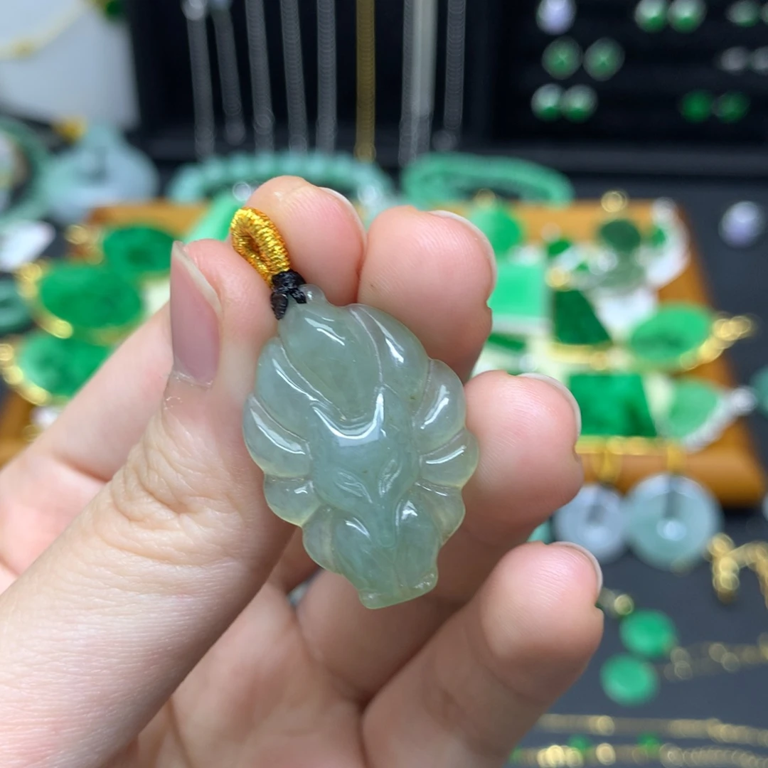 翡翠未镶嵌颈饰有纹裂