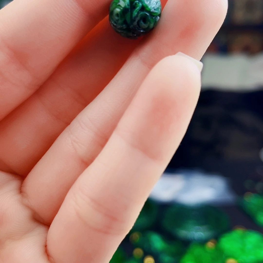 颈饰未镶嵌翡翠多样性
