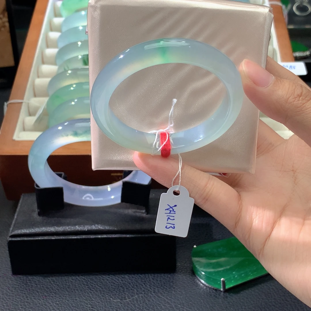 翡翠未镶嵌手镯正圈