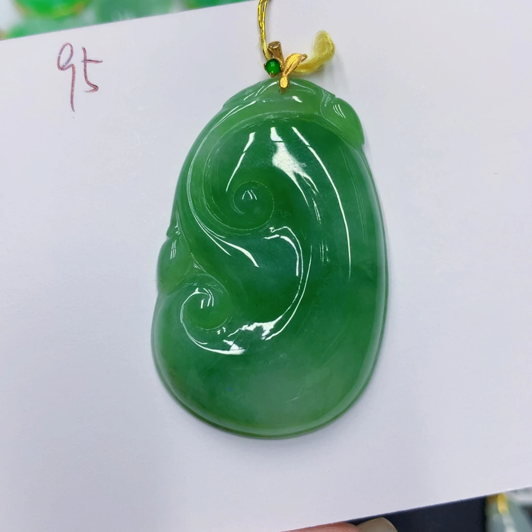 翡翠18K金镶嵌颈饰翡翠