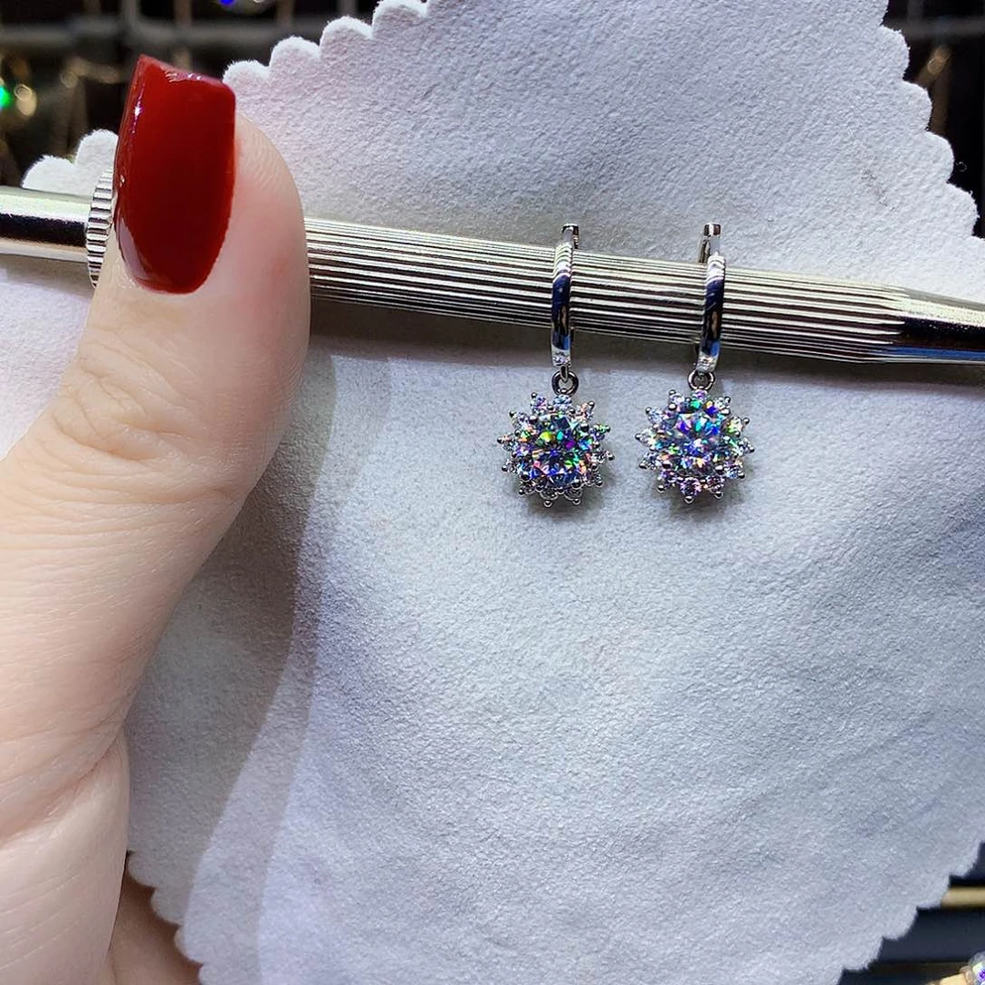 18K金镶嵌合成碳硅石（莫桑石）耳饰y**g