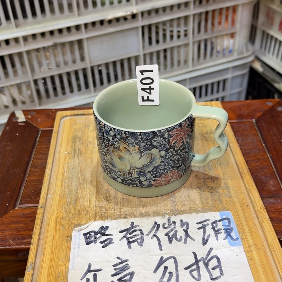 微瑕疵介意勿拍陶瓷器皿B365底部微瑕疵介意勿拍