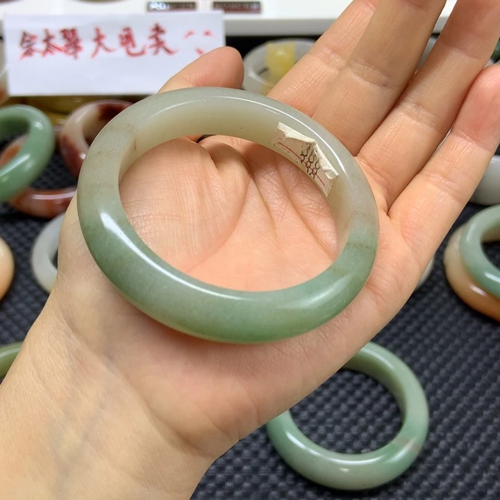 石英质玉未镶嵌手镯