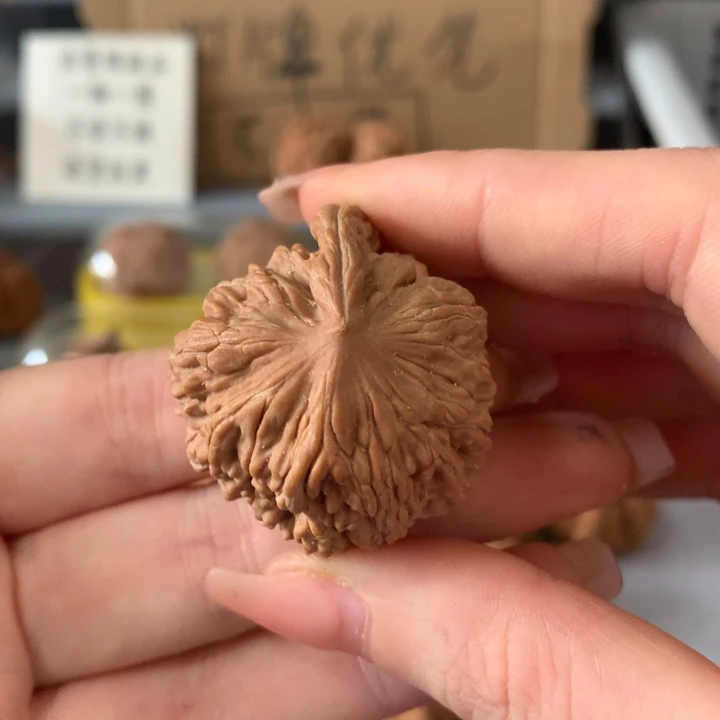 蓝***际吊坠文玩核桃异形单只，有瑕疵