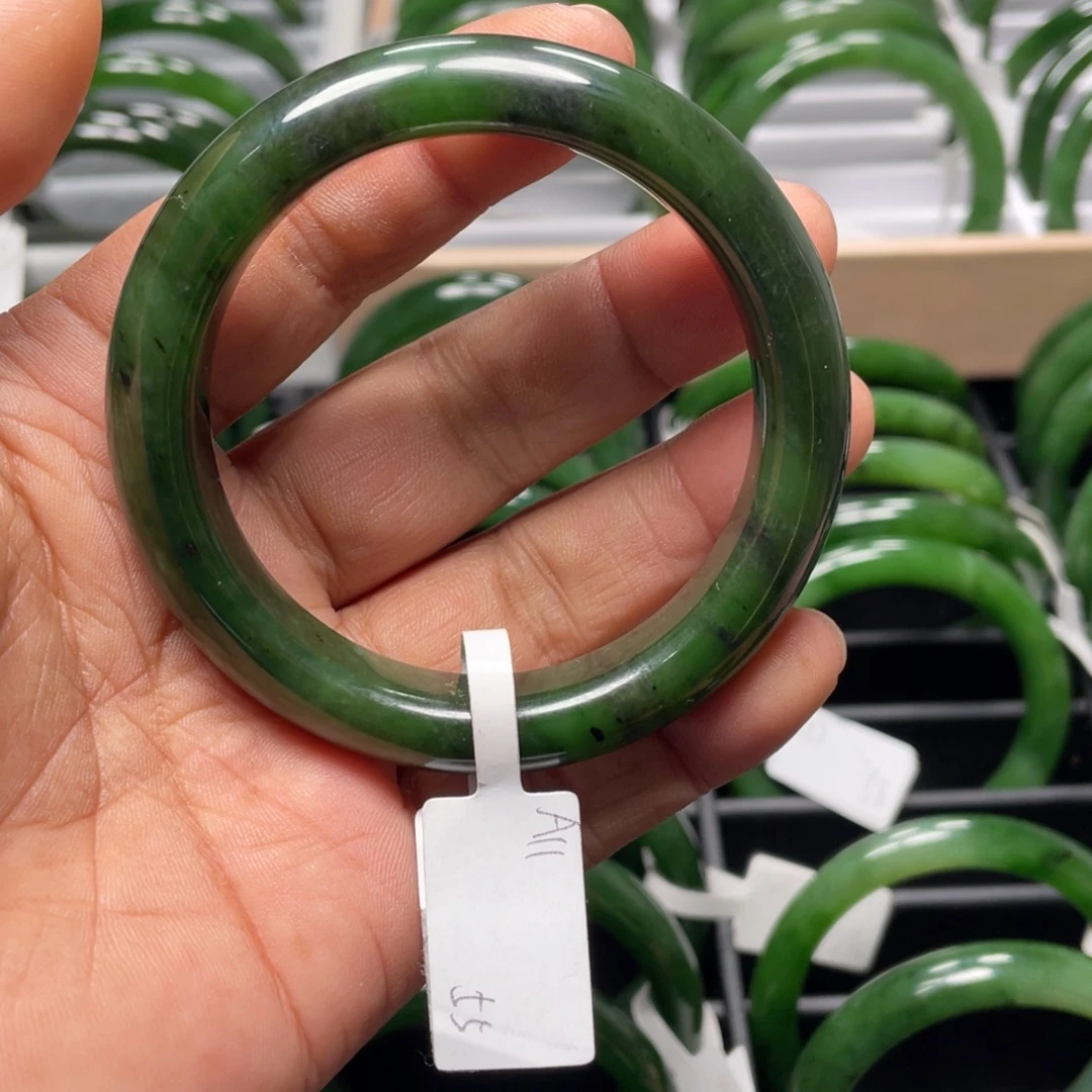 和田玉（碧玉）未镶嵌手镯