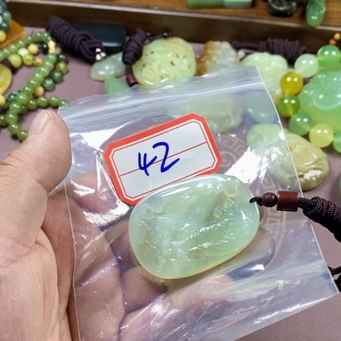 未镶嵌蛇纹石玉颈饰