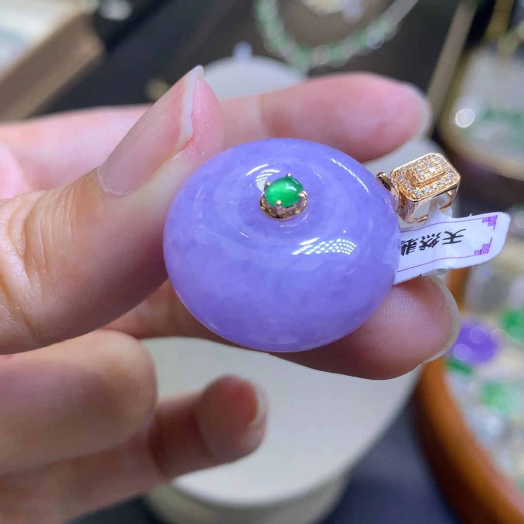 颈饰18K金镶嵌翡翠