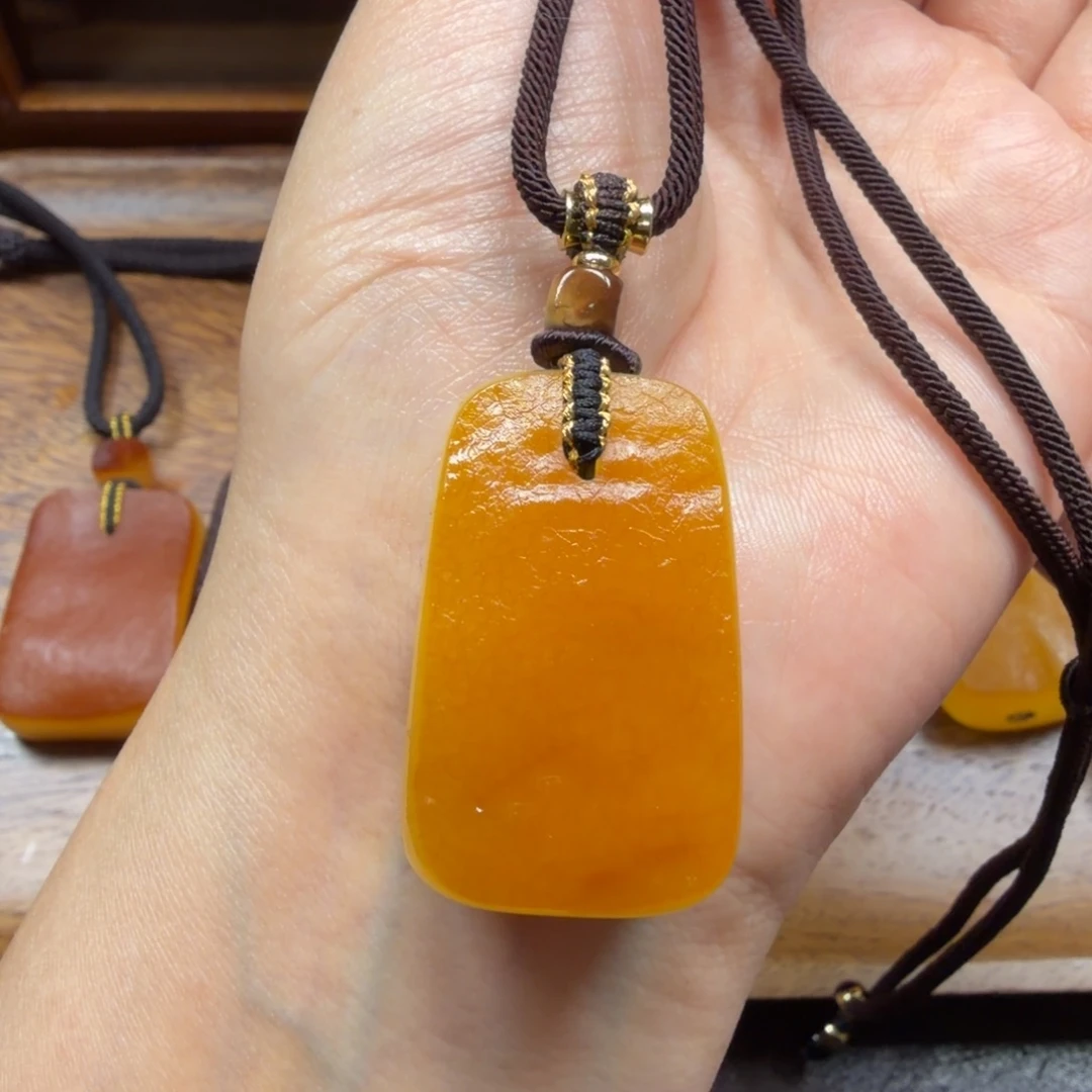 琥珀未镶嵌吊坠(赠链)