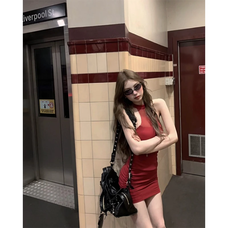 纯欲设计感辣妹挂脖烫钻连衣裙女夏季新款性感修身收腰红色包臀裙