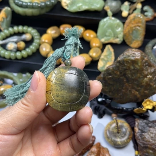 透闪石质玉手把件未镶嵌飘***天