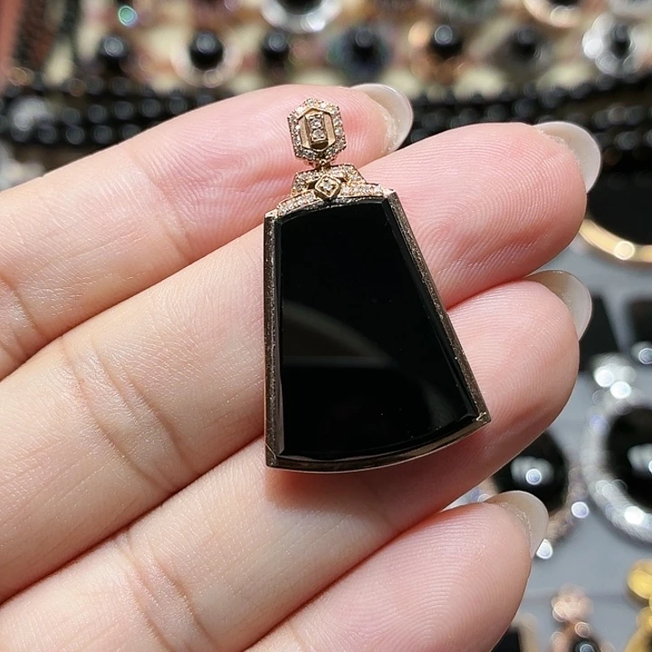 翡翠18K金镶嵌颈饰