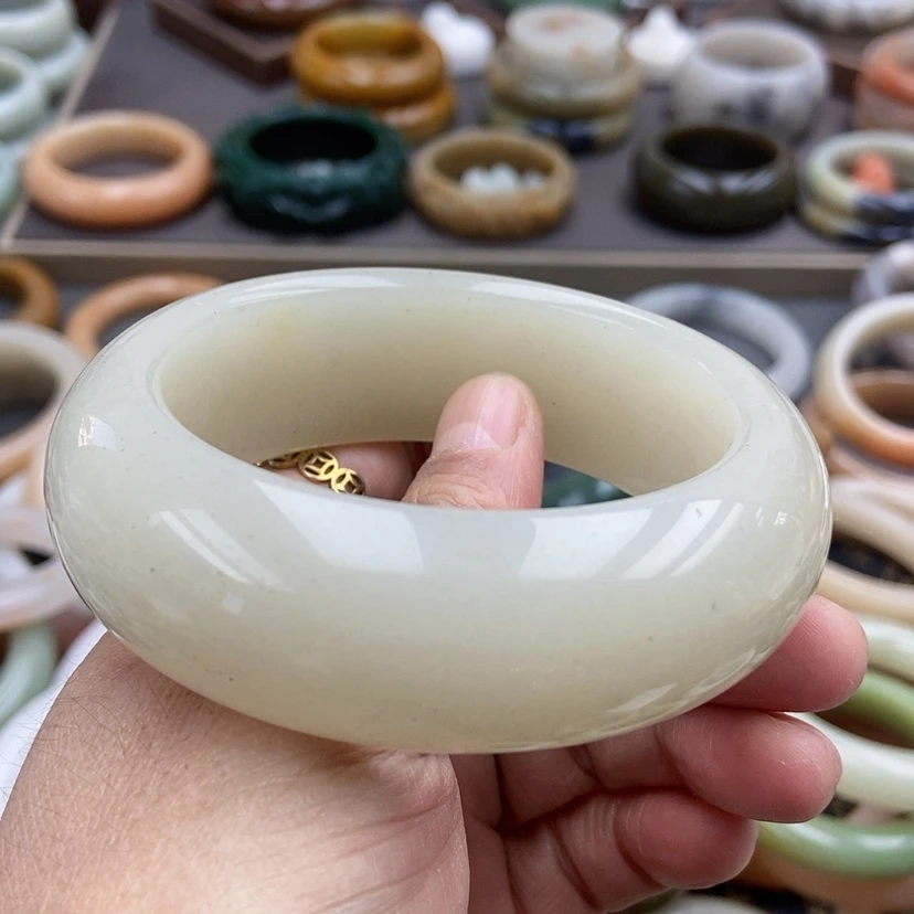 【闪购商品】石英质玉手镯60未镶嵌三*