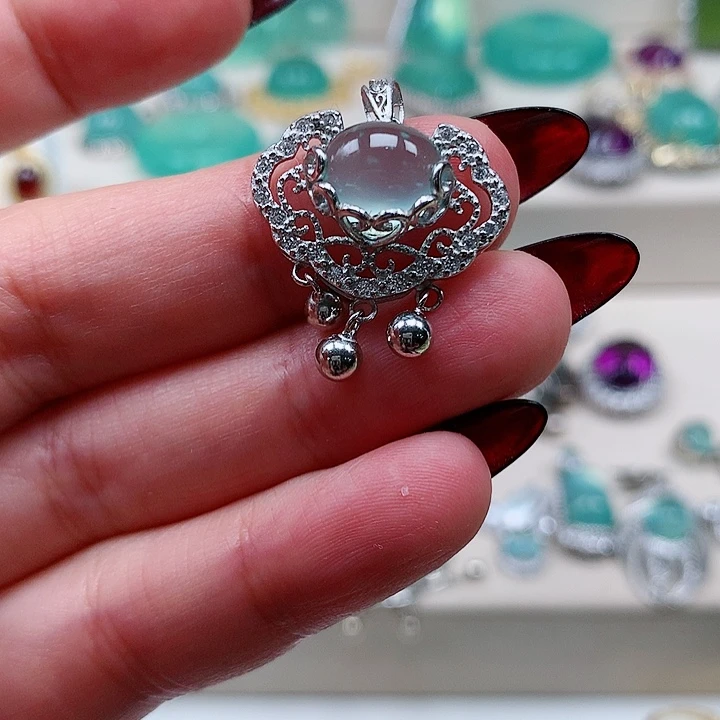 蛇纹石玉吊坠银S925镶嵌哈*?