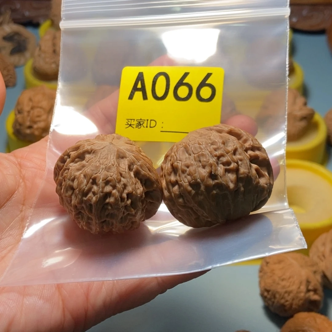 ୧****吊坠文玩核桃铁锤头货 38