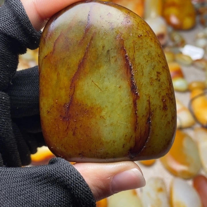 和田玉未镶嵌把件