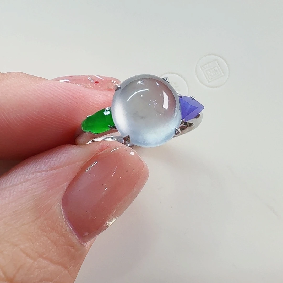 翡翠颈饰18K金镶嵌戒指