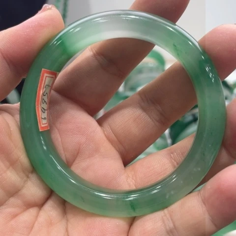 石英质玉手镯未镶嵌夜**水