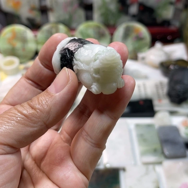 独山玉未镶嵌颈饰