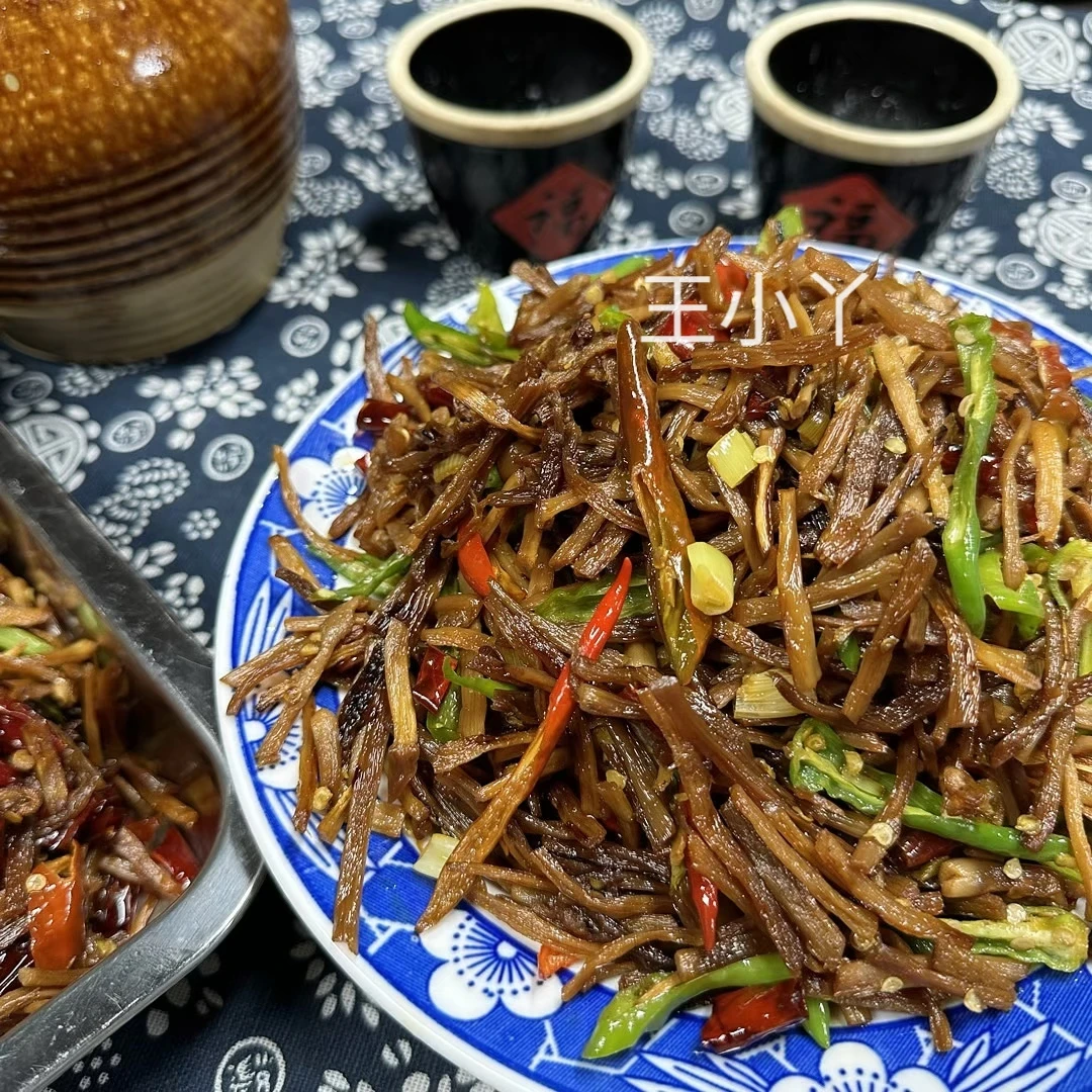 徐州邳州特色香辣下饭菜干炒蒜苔