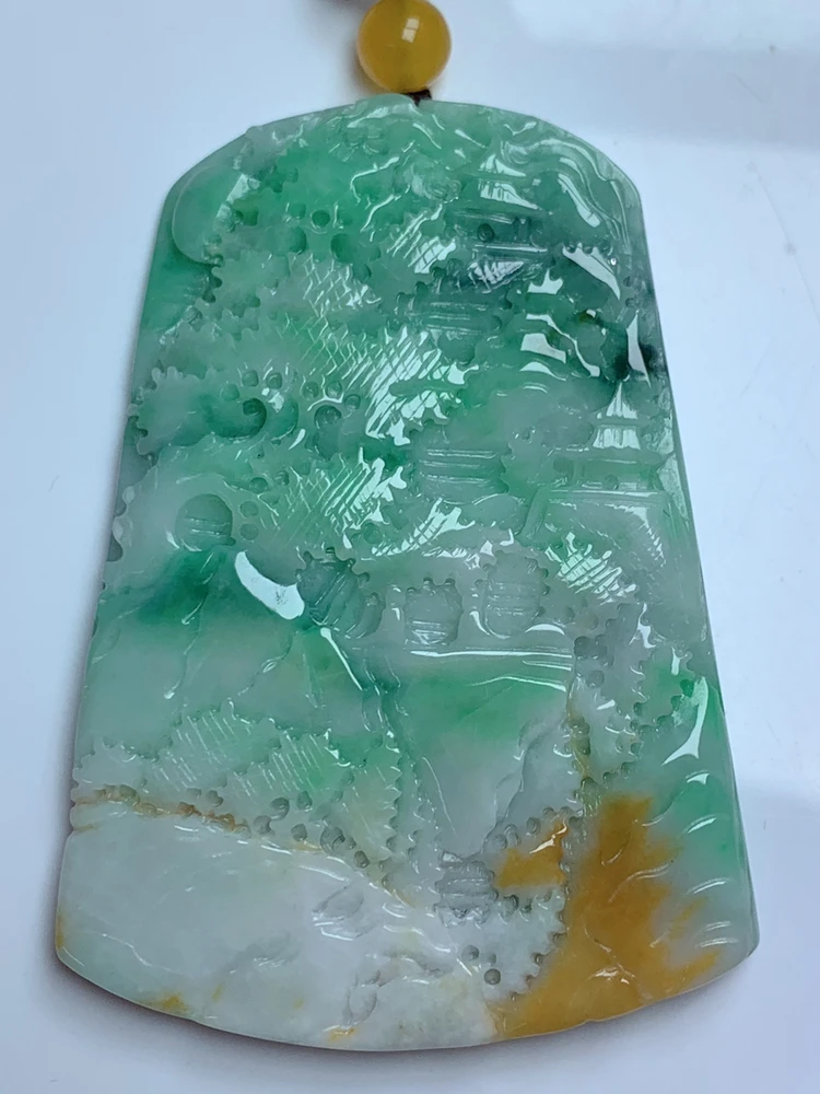 翡翠黄加绿山水吊坠一件