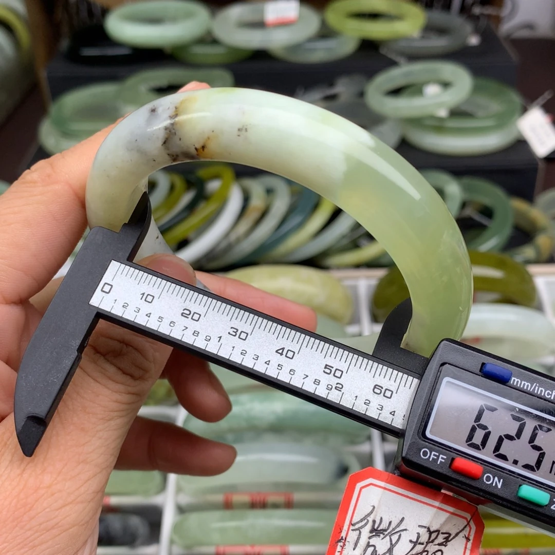 蛇纹石玉未镶嵌手镯773