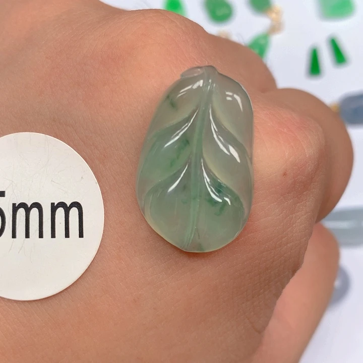 翡翠未镶嵌颈饰叶子