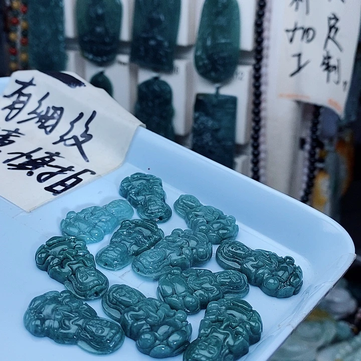 翡翠未镶嵌颈饰翡翠