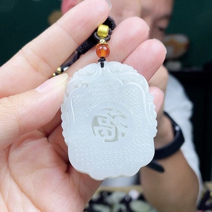 和田玉未镶嵌颈饰多样性