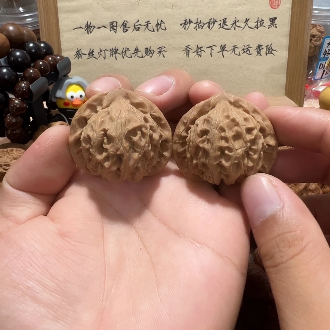 66号文玩核桃41尺桃心宫灯黄点