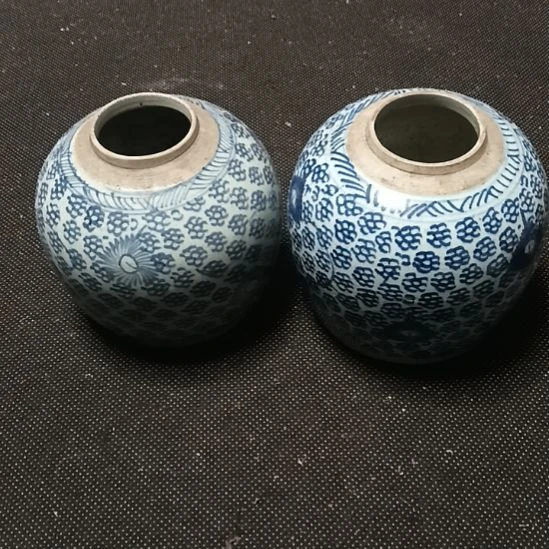 罐两个青花罐，完整无缺