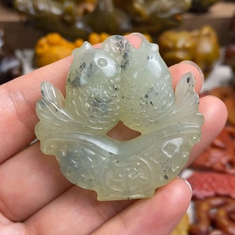 未镶嵌蛇纹石玉颈饰93