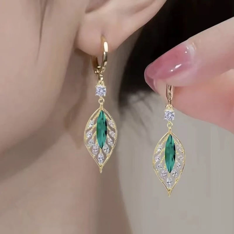 铜合金耳饰 新品耳环金枝玉叶轻奢小众高级耳坠闪耀锆石绿叶耳饰