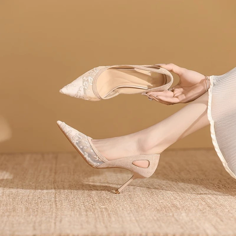 女士尖头高跟鞋2025新款轻奢大小姐百搭气质镂空蕾丝细跟浅口单鞋