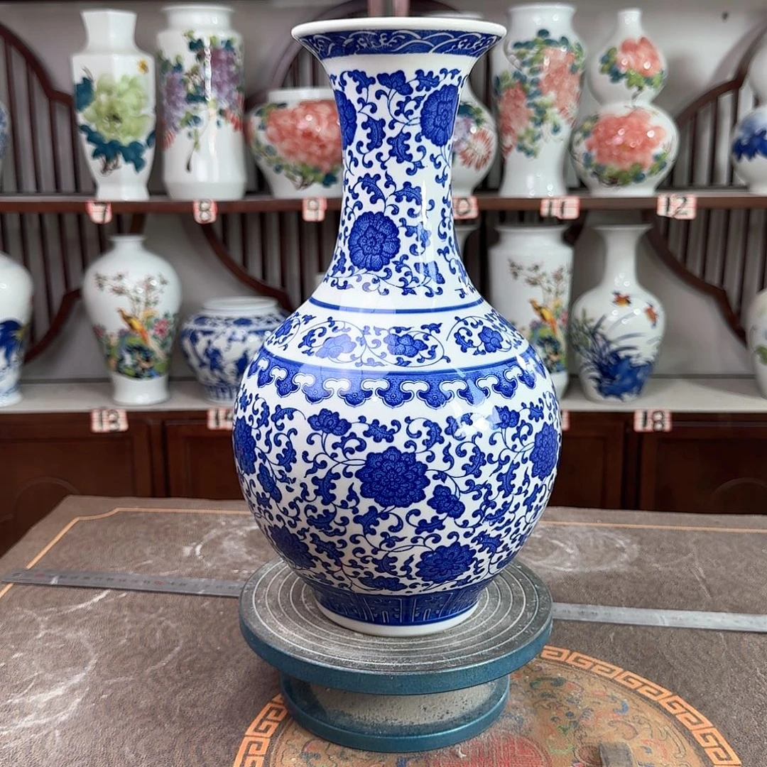 摆件景德镇陶瓷缠枝