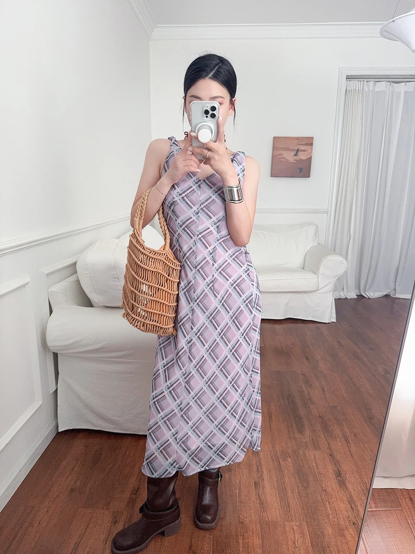 SW粉紫格纹V领扭结肩带连衣裙女25夏新款捏褶收腰设计裙子显瘦