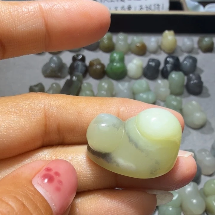 用***2和田玉未镶嵌珠宝奇石