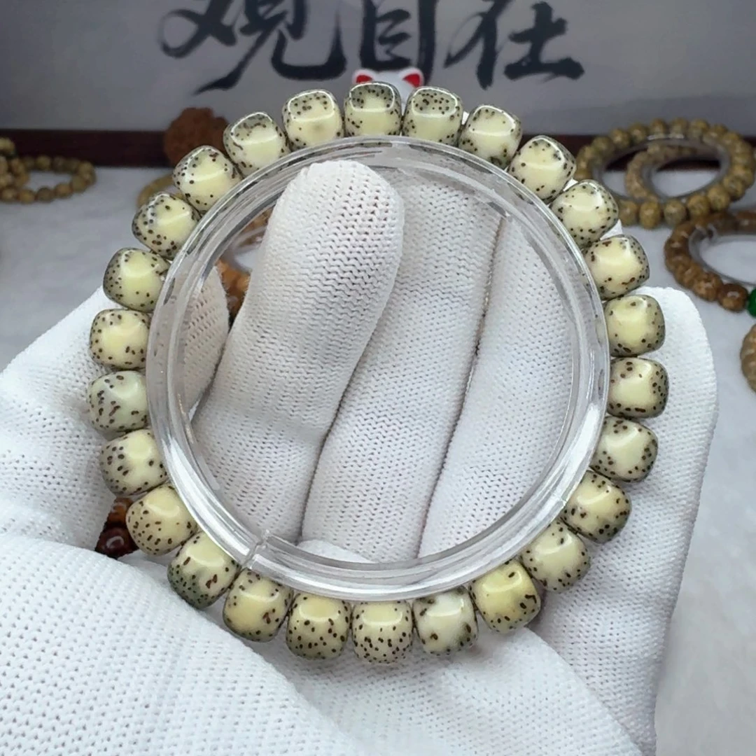 星月菩提吊坠9×8绿背河豚  1084