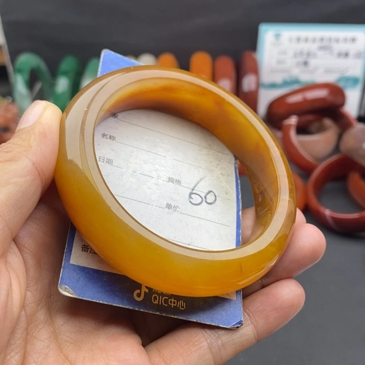 未镶嵌手镯石英质玉