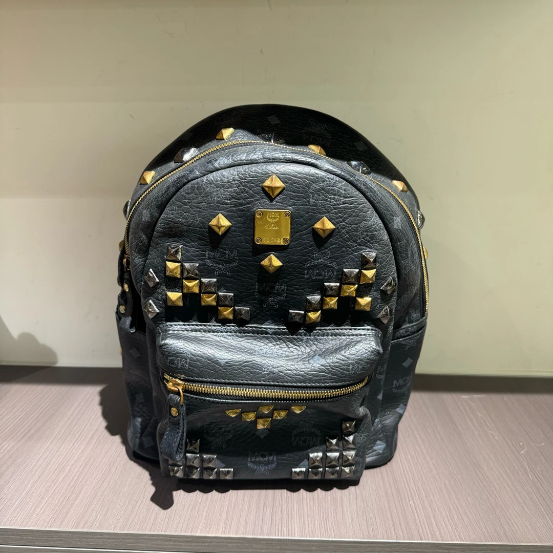 95新 MCM 12930621/KIKIFIFI/黑金双肩包