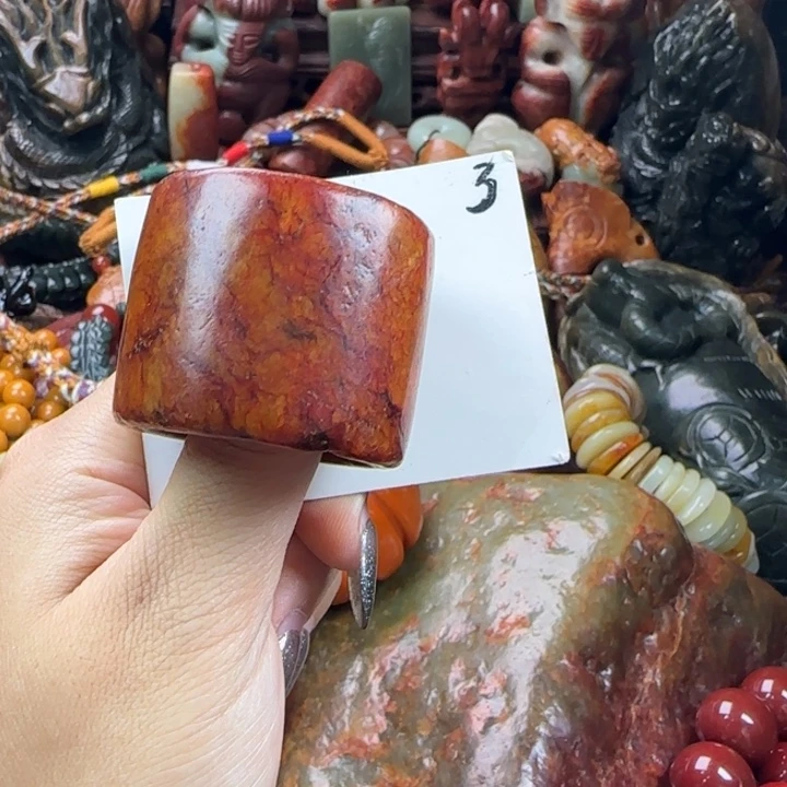 未镶嵌透闪石质玉珠宝奇石