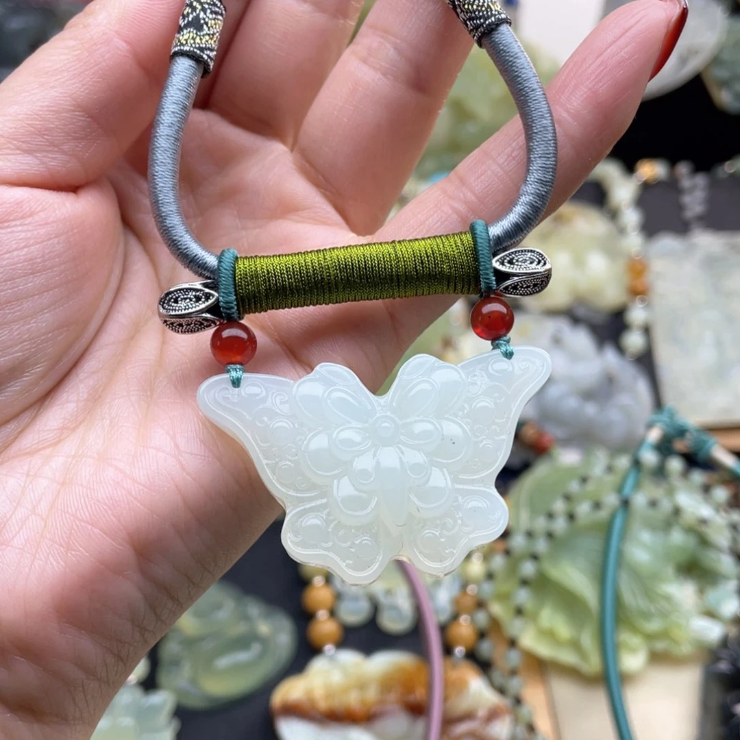 蛇纹石玉颈饰未镶嵌